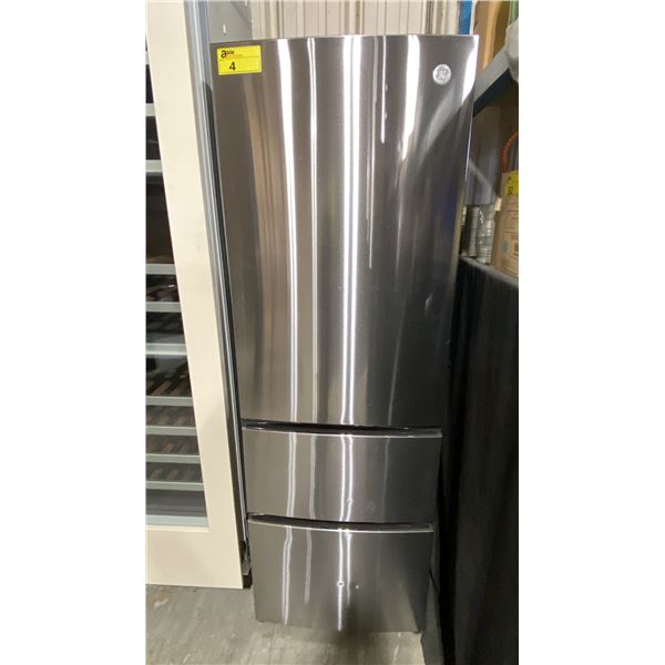 G.E APPLIANCES MODEL GLE12HSPBRSS. STAINLESS STEEL SINGLE DOOR 2 DRAWER BOTTOM FREEZER REFRIGERATOR