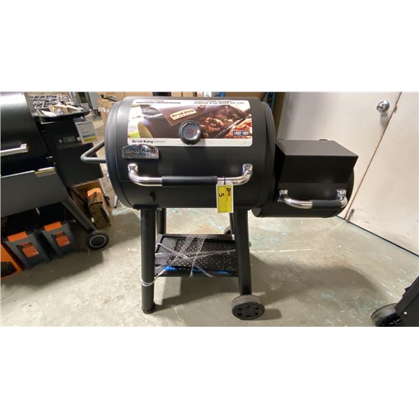 BROIL KING MODEL 955050. REGAL OFFSET 400 CHARCOAL GRILL AND SMOKER