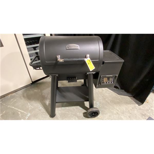 BROIL KING MODEL 493051. CROWN KING PELLET 400 IQUE GRILL & PELLET SMOKER