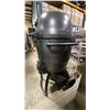 Image 5 : BROIL KING MODEL 911470. KEG 5000 KAMADO STYLE CHARCOAL GRILL & SMOKER