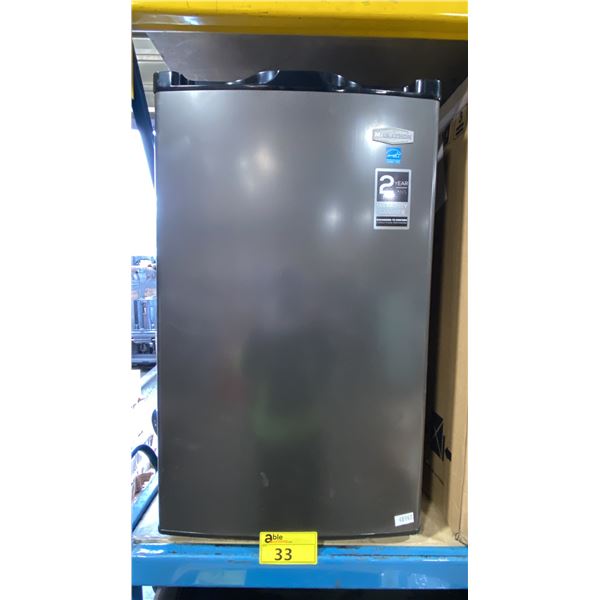 STIRLING MARATHON MODEL MAR46BLS. BLACK STEEL 4.4 CU. FT. DELUXE COMPACT BAR REFRIGERATOR