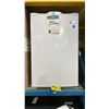 Image 1 : STIRLING MARATHON MODEL MAR45W-1. WHITE 4.5 CU. FT. DELUXE COMPACT BAR REFRIGERATOR