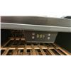 Image 3 : DANBY MODEL DWC94L1B. 21.6" BLACK SINGLE DOOR GLASS FRONT WINE CHILLER