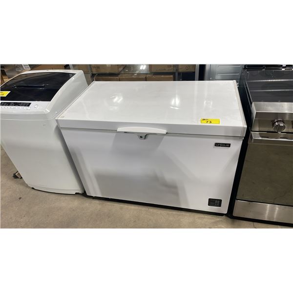 UNIQUE MODEL UGP-265L1 DC. WHITE 9.3 CU FT COMMERCIAL DISPLAY LOCKING CHEST FREEZER WITH