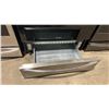 Image 5 : FRIGIDAIRE GALLERY MODEL CGIH3047VFB. 30" STAINLESS STEEL FRONT CONTROL INDUCTION RANGE WITH