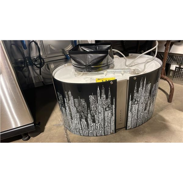 FALMEC MODEL FMMAN26W0GL. MANHATTAN GLASS 26  ROUND STYLE WALL MOUNTED RANGE HOOD