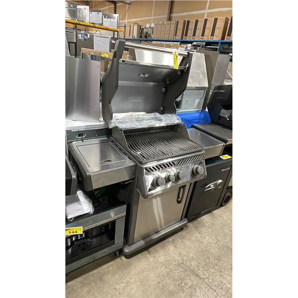 NAPOLEON ROUGE XT 425 MODEL RXT425SIBNSS. STAINLESS STEEL 3 BURNER NG OUTDOOR GRILL WITH SIDE BURNER