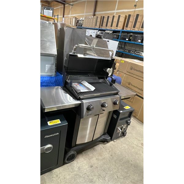 BROIL KING SIGNET 320 MODEL 9468857 NG. STAINLESS STEEL 3 BURNER NG OUTDOOR GRILL WITH BACK RACK