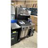 Image 1 : BROIL KING SIGNET 320 MODEL 9468857 NG. STAINLESS STEEL 3 BURNER NG OUTDOOR GRILL WITH BACK RACK