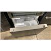 Image 6 : BOSCH MODEL B36CL81ENG. 36" SMART BRUSHED GLASS FRENCH DOOR BOTTOM FREEZER REFRIGERATOR WITH