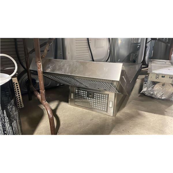 FALMEC MODEL FMRND26W5SS. STAINLESS STEEL COMMERCIAL STYLE WALL MOUNTED RANGE HOOD