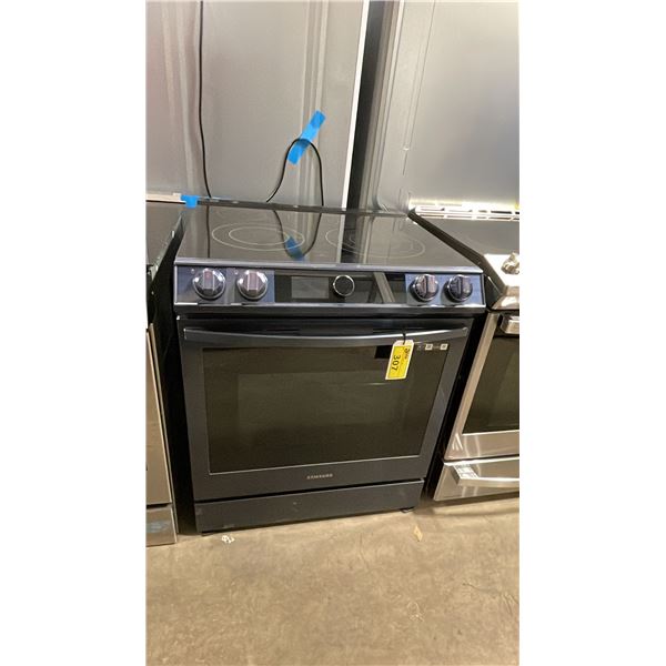 SAMSUNG MODEL NE63A8711QN/AC. 30" BLACK STAINLESS STEEL ELECTRIC SLIDE IN SMART RANGE WITH