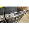 Image 3 : GE MODEL JCSS630SM5SS. 30" STAINLESS STEEL ELECTRIC SLIDE IN RANGE WITH