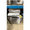 Image 2 : BOSCH MODEL SHE78CM5N. STAINLESS STEEL  23.5" EURO REC FRONT CONTROL INSERT DISHWASHER