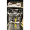 Image 3 : BOSCH MODEL SHE78CM5N. STAINLESS STEEL  23.5" EURO REC FRONT CONTROL INSERT DISHWASHER