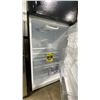 Image 3 : G.E APPLIANCES MODEL GTS18FTLKBB. 18 CU FT 30" TEXTURED BLACK TOP FREEZER REFRIDGERATOR