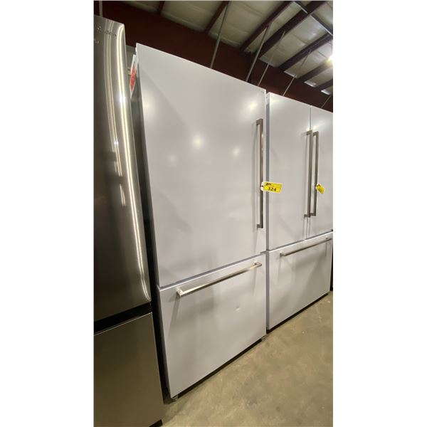 STIRLING MARATHON MODEL MFF179WBM-LH. 18 CU FT 30" WHITE BOTTOM FREEZER REFRIGERATOR