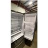 Image 3 : G.E APPLIANCES MODEL GYE22GYNJFS. 22.1 CU FT STAINLESS STEEL FRENCH DOOR BOTTOM FREEZER