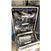 Image 3 : SMEG MODEL STU8647X. 24" STAINLESS STEEL DISHWASHER