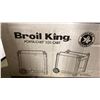 Image 2 : 5 BROIL KING MODEL 902500. PORTA-CHEF 320 CARTS *IN BOX*