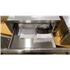 Image 3 : THERMADOR PROFESSIONAL MODEL WD30JP. STAINLESS STEEL 30" 2.6 CU FT BUILT IN WARMING DRAWER