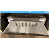 Image 3 : SAMSUNG MODEL WE357A0V/XAA. 14" BLACK STAINLESS PEDESTAL FOR BLACK STAINLESS 27 SERIES