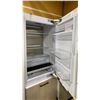 Image 2 : FULGOR MILANO MODEL FM4BM30FBI 30" WOOD PANEL 400 SERIES BUILT-IN BOTTOM FREEZER REFRIGERATOR