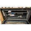 Image 6 : SMEG MODEL TRU90X. 36" VICTORIA DUAL FUEL STAINLESS STEEL RANGE WITH 5 BURNERS