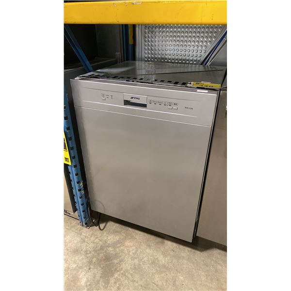 SMEG LSPU8612S. 24" 50 DBA SLEEK SILVER BUILT IN UNDERCOUNTER DISHWASHER WITH STAINLESS STEEL