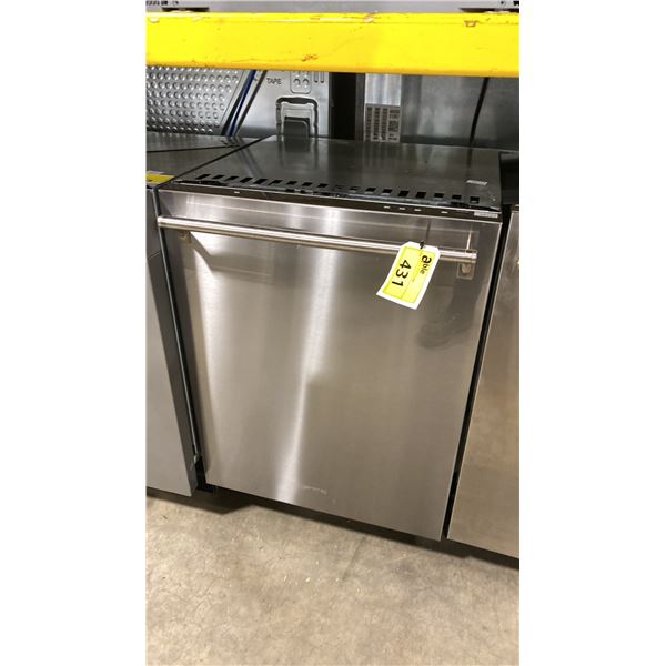 SMEG MODEL STU8647X. 24" 47 DBA STAINLESS STEEL UNDERCOUNTER BUILT IN DISHWASHER WITH STAINLESS