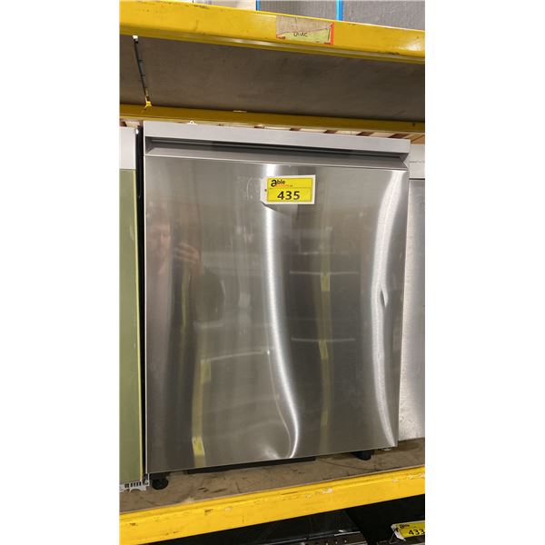 SAMSUNG MODEL DW80B6060US/AC. 24" 44 DBA STAINLESS STEEL BUILT IN SMART DISHWASHER WITH AUTO RELEASE