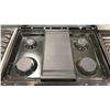 Image 2 : GE MODEL JCGS760BELTS. PREMIUM BLACK STAINLESS APPEARANCE 5.6 CU.FT. GAS RANGE