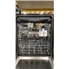 Image 2 : BOSCH MODEL SHP65CM5N. 24" 44 DBA 500 SERIES BUILT IN SMART STAINLESS STEEL DISHWASHER WITH