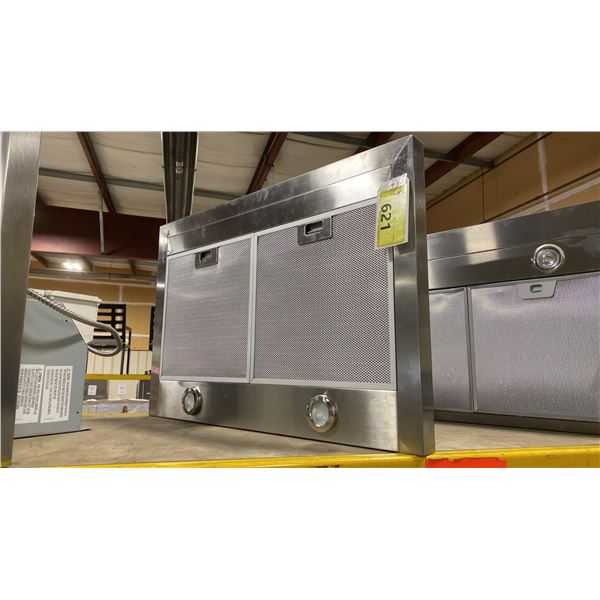 BROAN HOOD FANS MODEL VJ504302SS. 30" STAINLESS STEEL CHIMNEY STYLE RANGE HOOD, 450 CFM,