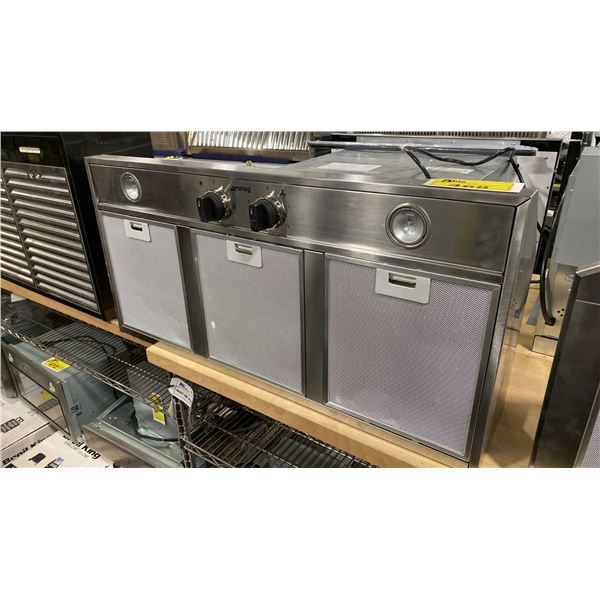 SMEG MODEL KUC36X. 36" PROFESSIONAL STYLE STAINLESS STEEL UNDER-CABINET RANGE HOOD