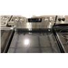 Image 2 : LG MODEL LREN6323YE. 30" ELECTRIC RANGE WITH TRUE CONVECTION & AIR FRY BLACK & STAINLESS