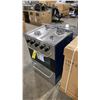 Image 2 : UNIQUE MODEL UPG-24VPC1 S/S. 24" PRESTIGE CONVECTION GAS RANGE *MISSING BURNER GRATES*