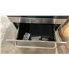 Image 5 : UNIQUE MODEL UPG-24VPC1 S/S. 24" PRESTIGE CONVECTION GAS RANGE *MISSING BURNER GRATES*