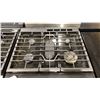 Image 3 : SAMSUNG MODEL NSG6DB870012AA. 30" 6.0 CU FT BLACK/WHITE BESPOKE SMART SLIDE IN GAS RANGE