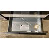 Image 5 : SAMSUNG MODEL NSG6DB870012AA. 30" 6.0 CU FT BLACK/WHITE BESPOKE SMART SLIDE IN GAS RANGE