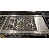 Image 2 : HESTAN MODEL KRD485GD-NG-BK. 48" STAINLESS STEEL/BLACK FREESTANDING DUAL FUEL RANGE WITH 5 BURNERS,