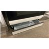 Image 5 : SAMSUNG MODEL NSE6DB850012AC. 30" BLACK/WHITE BESPOKE SMART SLIDE IN ELECTRIC RANGE WITH