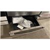 Image 5 : G.E APPLIANCES MODEL PHS93XYPFS. 30" 5.3 CU FT SMART SLIDE IN INDUCTION RANGE WITH