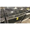 Image 3 : G.E APPLIANCES MODEL PSS93YPFS. 30" 5.3 CU FT SMART SLIDE IN ELECTRIC RANGE WITH 5 ELEMENTS,