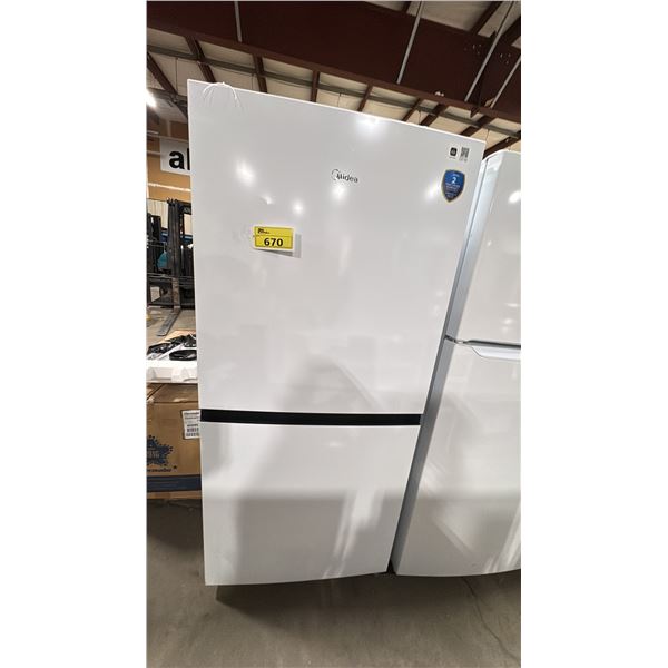 MIDEA MODEL MRU21C7BWW. 30"  WHITE FLEX CONVERTIBLE BOTTOM FREEZER REFRIGERATOR