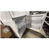 Image 5 : MIDEA MODEL MRU21C7BWW. 30"  WHITE FLEX CONVERTIBLE BOTTOM FREEZER REFRIGERATOR