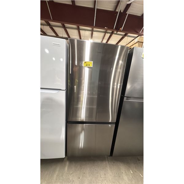 SAMSUNG MODEL RB15DG6000SRAA. 28" STAINLESS STEEL 15 CU FT BOTTOM FREEZER REFRIGERATOR