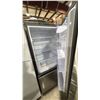 Image 3 : SAMSUNG MODEL RB15DG6000SRAA. 28" STAINLESS STEEL 15 CU FT BOTTOM FREEZER REFRIGERATOR