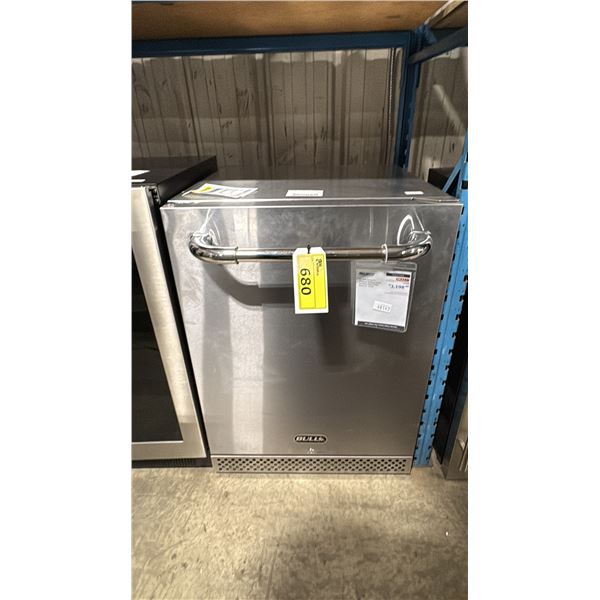BULL MODEL 13700. SS SERIES 24" PREMIUM STAINLESS STEEL OUTDOOR REFRIGERATOR