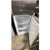 Image 2 : BOSCH 500 SERIES MODEL B11CB50SSS. 24" STAINLESS STEEL BOTTOM FREEZER REFRIGERATOR
